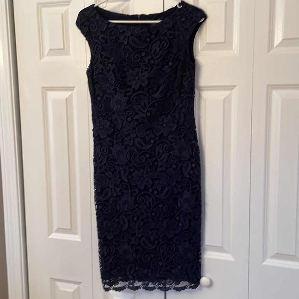 Lace dress - Picture 2 of 6